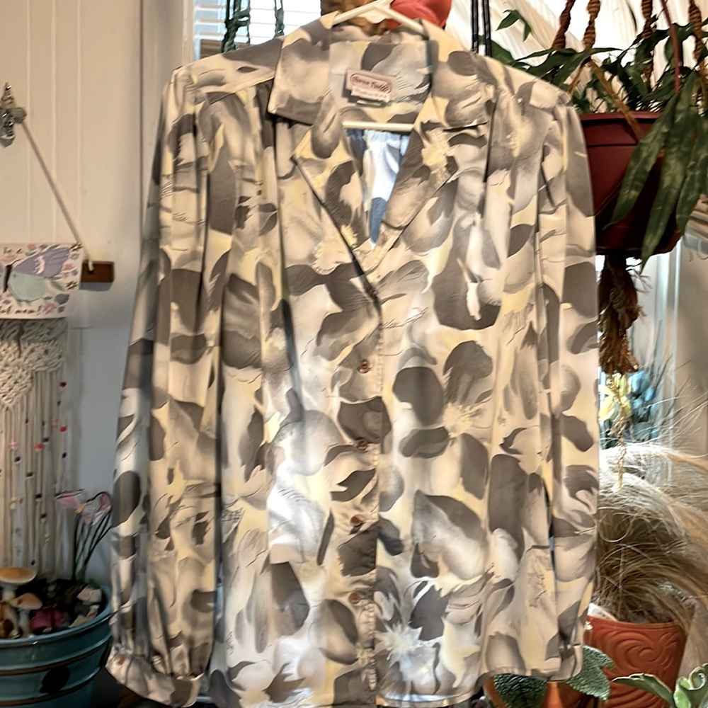 three flaggs Vintage blouse button shoulder pads floral Large